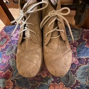 Big Girls Sz 3M Suede Look Booties GUC 😊😊